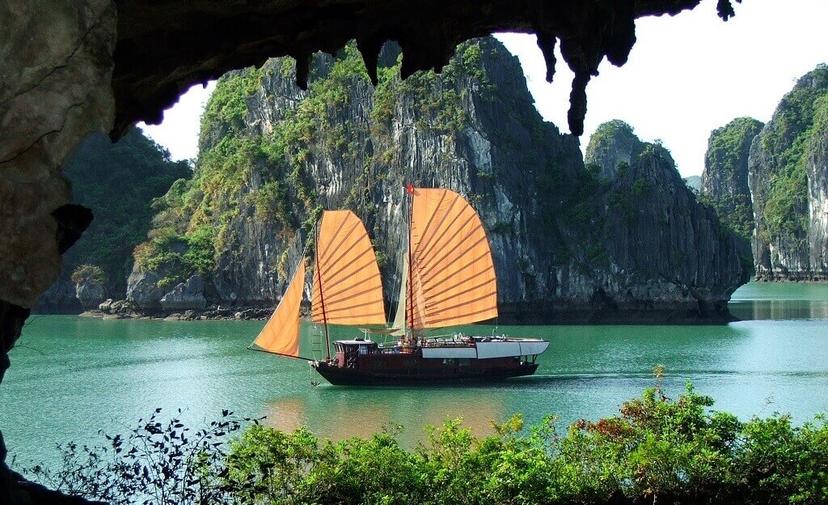 Guide francophone dans la baie d’Halong : tout savoir